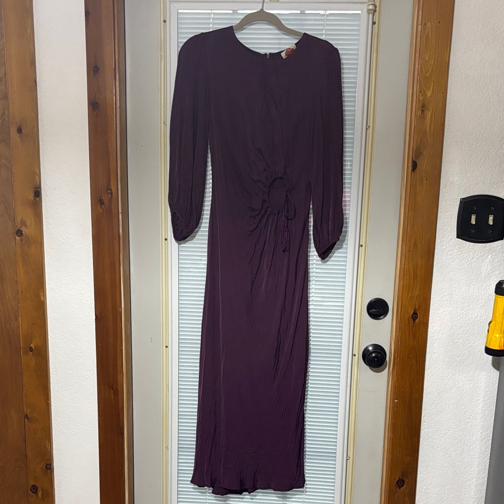 Farm Rio Piping Cutout Balloon Sleeve Dress in purple/burgundy. - Picture 3 of 10